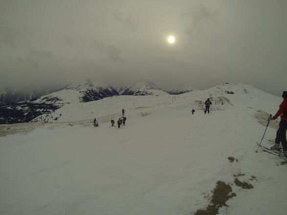 Am Gipfel, Blick Richtung Schigebiet Königsleiten (In unserem Fall wurde das Wetter schlecht, daher sind wir im Schigebiet abgefahren)