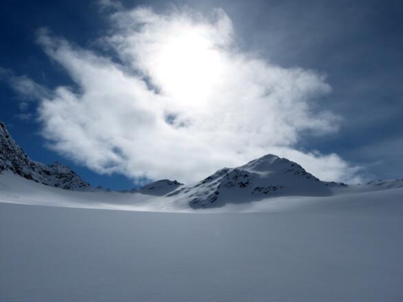 Direkt am Gletscher mit Blick zum Gipfel (rechts) des Breiten Grieskogels.