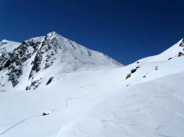 Weiter geht's im freien Gelände über diesen SO Hang Richtung Daunjoch.