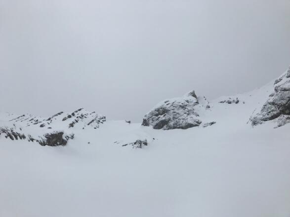 Linker blauer Kopf und links davon Kübelwandgrat