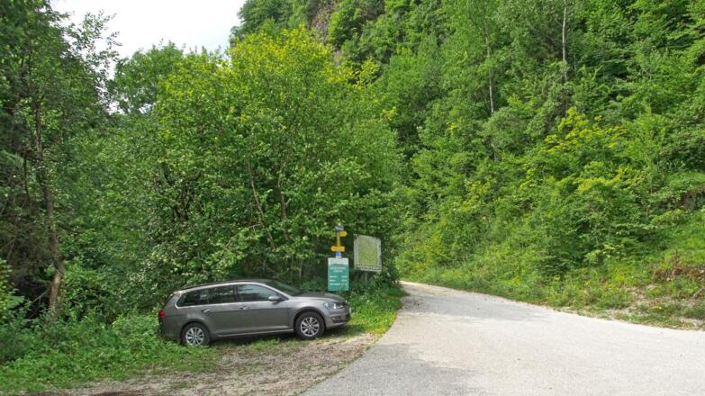 Kleiner Parkplatz am Eingang zum Wendbach