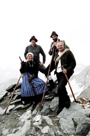 Die Sektion Kals mit historischer Ausrüstung.