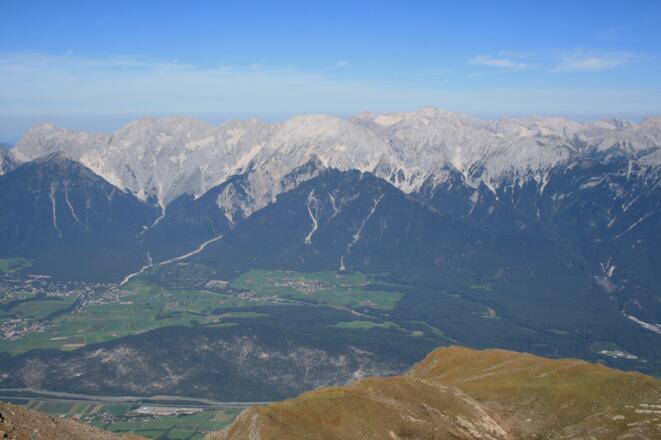 Am Bacherwandkopf hat man eine herrliche Aussicht auf das Mieminger Gebirge.