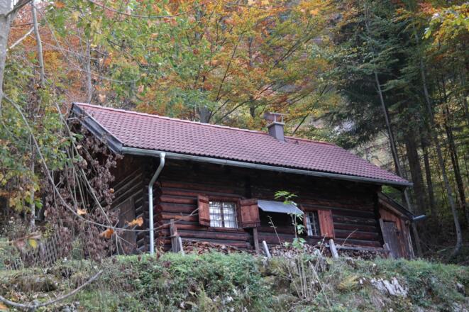 Die Jagdhütte Haselwaldstube. Hier beginnt der markierte Wanderweg.