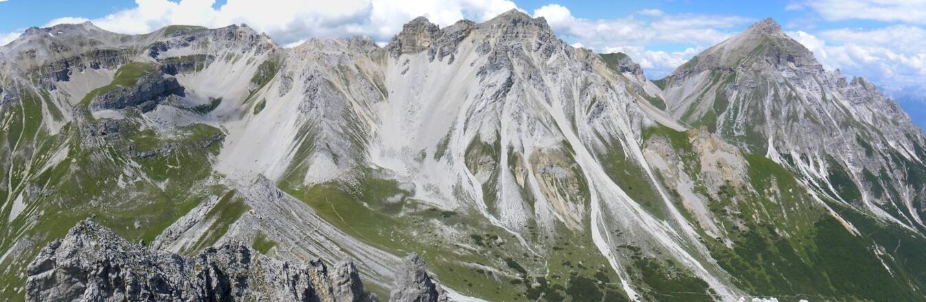 Lämpermahdspitze und Serles von der Peilspitze