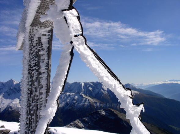 Rauhreif am Gipfelkreuz 2695m