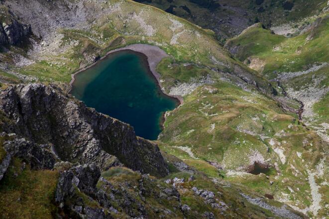 Vogelperspektive: Tiefblick vom Graunock-Gipfel auf den Talkensee