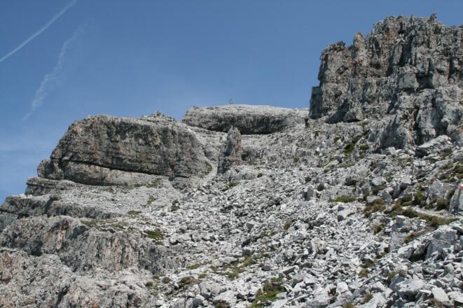 Abschüssig ist der Abstieg von der Marchreisenspitze.