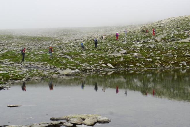 Beim Aufstieg vorbei an einer Lacke