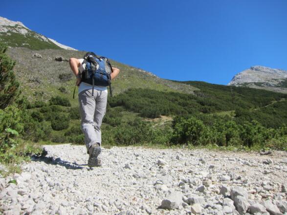 Aufstieg aus dem Issanger zum Lafatscher Joch. Rechts oben die Speckkarspitze.