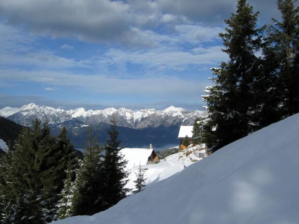 Rückblick zur Hochsinnalm auf dem Weiterweg zur Fiderissalm.