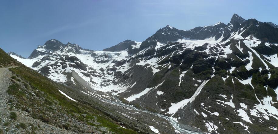 Das Panorama weitet sich, je höher man steigt.