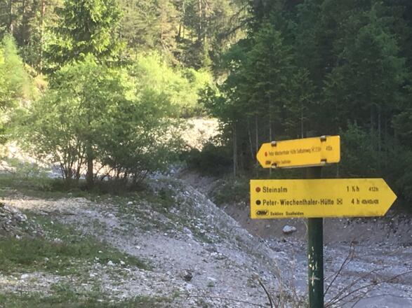 durch das Bachbett der Clessinsperre