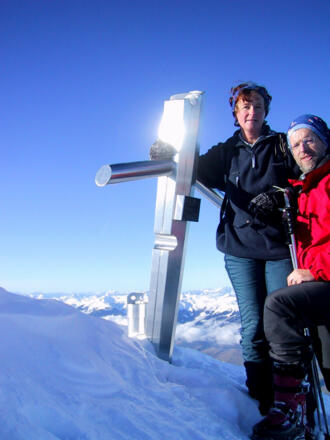 ein schönes Kreuz für einen unbedeutenden Gipfel