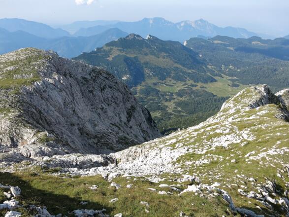 Abstiegsweg. Geradeaus zur Traunsteiner Hütte, links zur Häuselhornrinne, rechts direkt zum Wagendrischelhorn