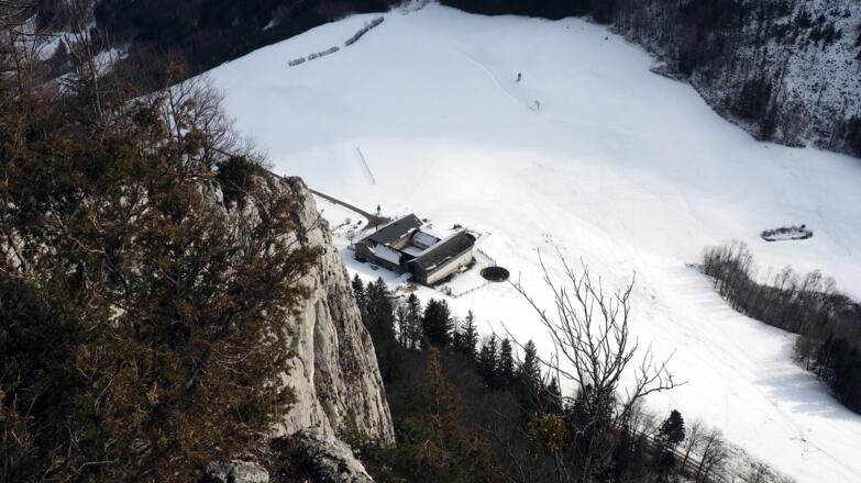 Tiefblick vom Gratanstieg zum Hintsteiner Hof