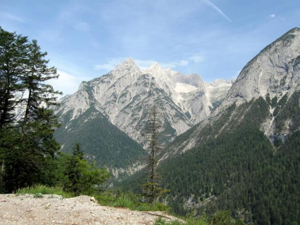 Blick Richtung Huderbank. Die Landschaft typisch "Karwendel".