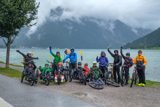 das Team vorm Achensee