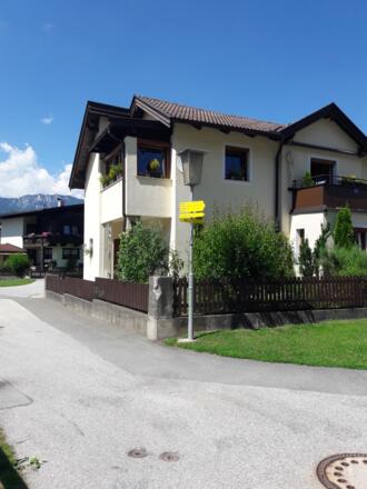 Der Wegweiser führt uns nach rechts