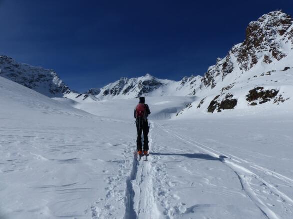 Steil ragt die Murkarspitze ganz hinten bereits in die Höhe.