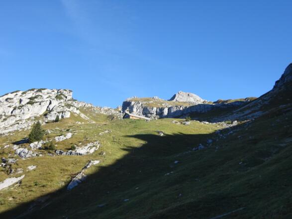 Blick zur Oberen Ischkarneialpe und zum Schöneberg