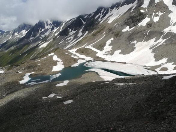 Goldberggruppe: am Weg zur Duisburger Hütte - Schneereste und stehende Gewässer
