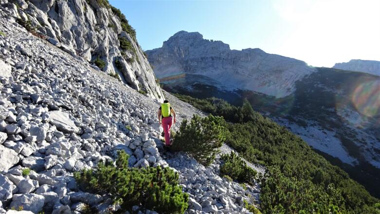 Am Fuß des Südgrates der Pleisenspitze wechseln wir ins Mitterkar. Hinten der Blassengrat (Südgrat der Breitgrießkar-Spitze).