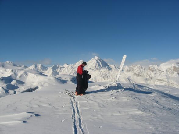 Am Gipfel vom Leitnerberg im Hintergrund der Habicht in den Stubaier Alpen.