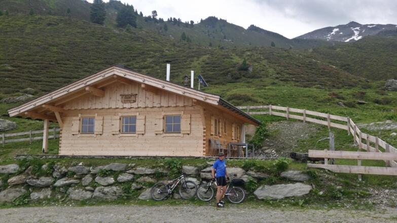 Lawaster Alm Oberleger der verwirklichte Traum vom Alm-Öhi der Lawaster Alm ... und ich mein nicht den Mann im Vordergrund.