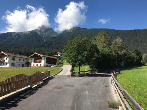 Sennhof rechts weiterfahren