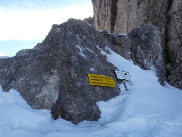 Auf der Erlscharte, über diese im Sommer der Klettersteig zur Erlspitze führt.