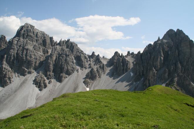 Über den Rücken erfolgt der Anstieg auf den Widdersberg.
