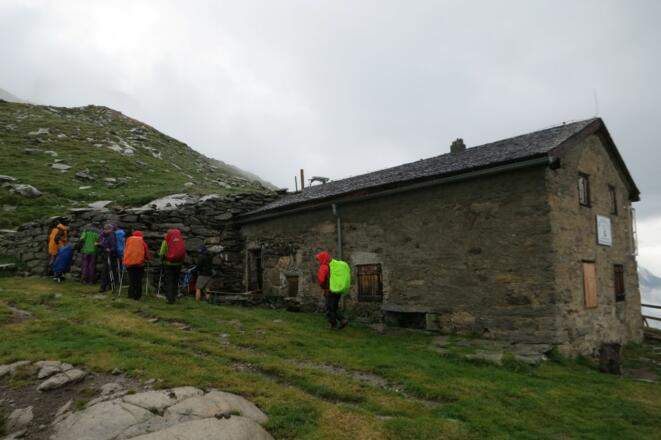Vorbei an der Alten Prager Hütte (2489m)
