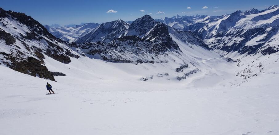 Blick von ca. 3100m in das grandiose Abfahrtskar