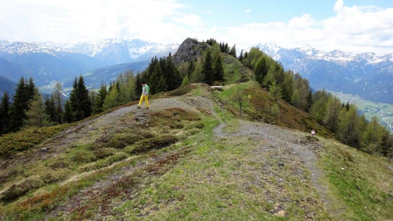 Abstieg: Zurück zur Wegkreuzung (2037 m) und dann links abzweigen.