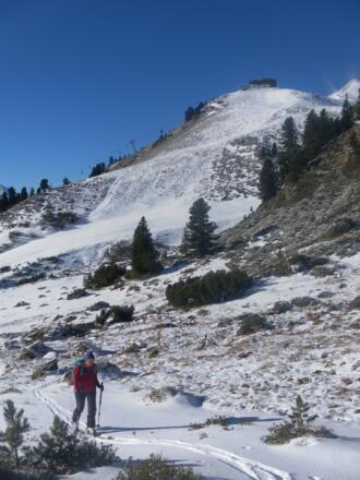 Über den Bach weg von der Piste