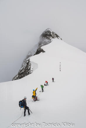 und weiter gehts erst runter und dann wieder rauf - aufs Zuckerhütl