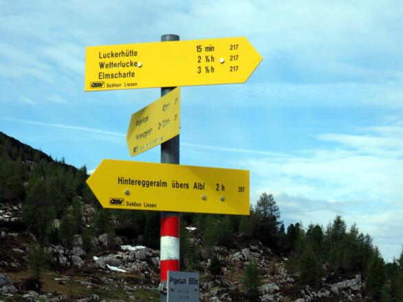 Angeralm 1890m, Wegverzweigung.