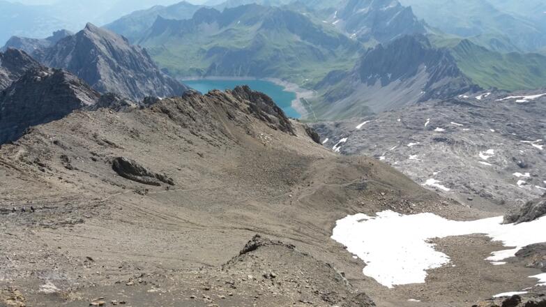 Steigverlauf weiter unten, rechts im Hintergrund der Lünersee.