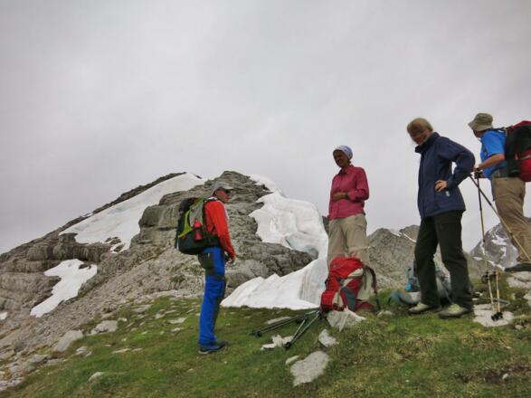 Scheneefelder im Juni vor Kleiner Stempeljochspitze