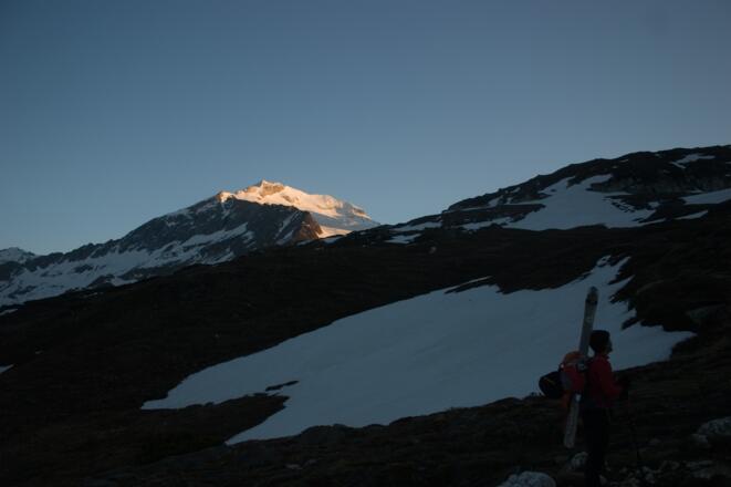 Unser Tourenziel im Scheine der aufgehenden Sonne