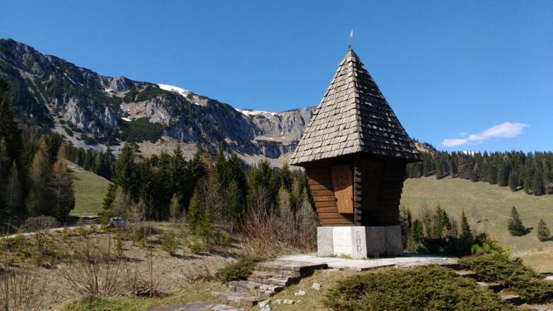 Das Weitwanderdenkmal am Seebergsattel