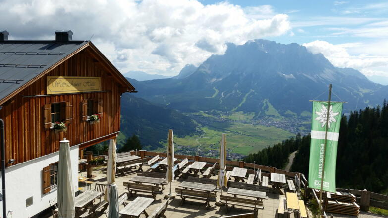 Hüttenterrasse mit phantastischem Panorama