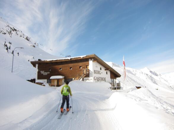 Vorbei am Graf-Ferdinand-Haus.