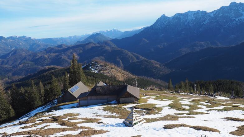 vor der Ahornalm- Kirchdorferhütte 1332m