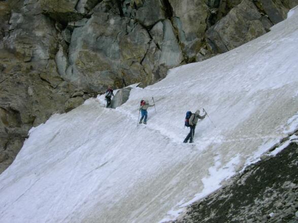 Heikle Querung der Firnrinne
