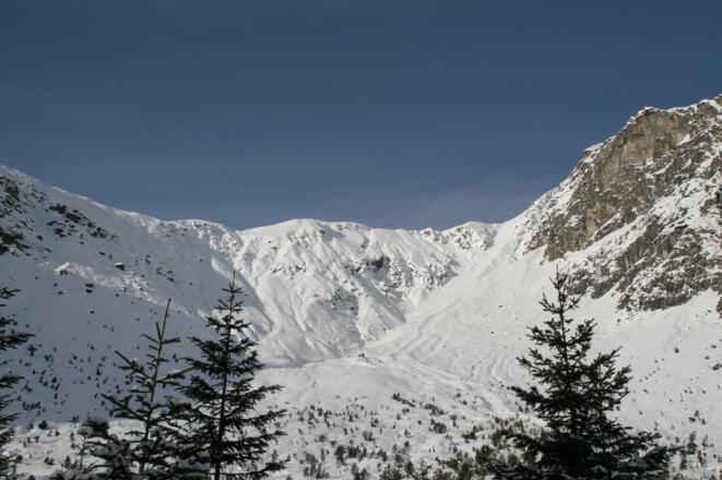 Blick vom NATURA 2000 auf die gesamte Fernpasserinne, die sich rechterhand nach oben zieht.