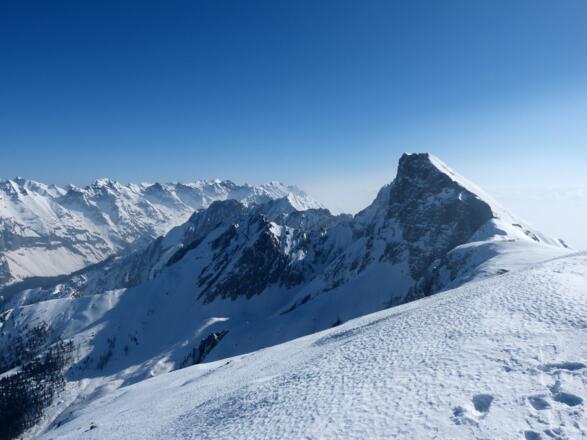 Großer Solstein mit Blick zum Kleinen Solstein und seiner imposanten Nordwand.