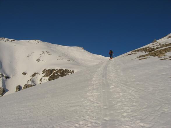 Die Kesselspitze im Hintergrund.