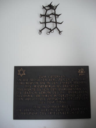 Gedenktafel im Friesenberghaus
